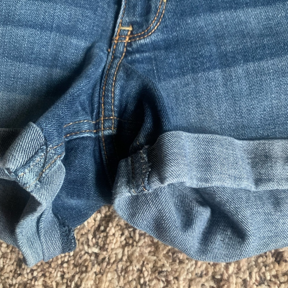 Hollister rolled cuff denim shorts - Picture 3 of 6